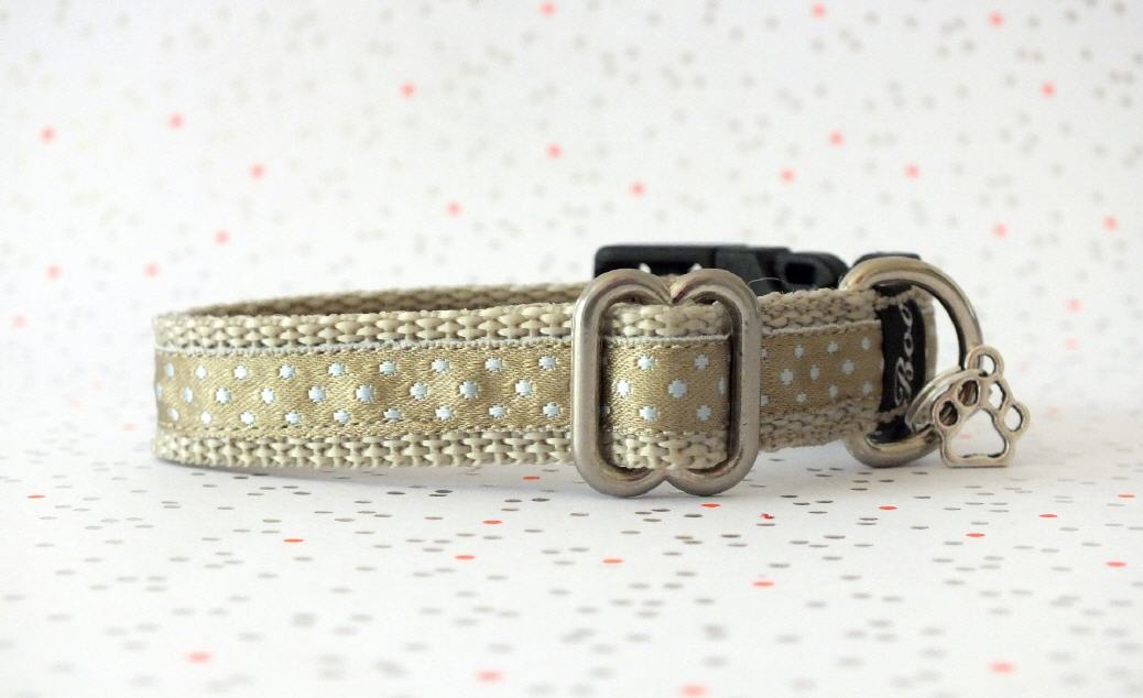 beige-hellblaue P&uuml;nktchen